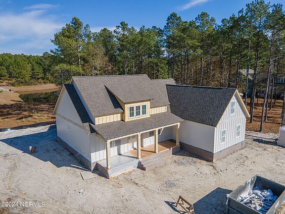 3rd image of 627 Summerhaven Lane SE