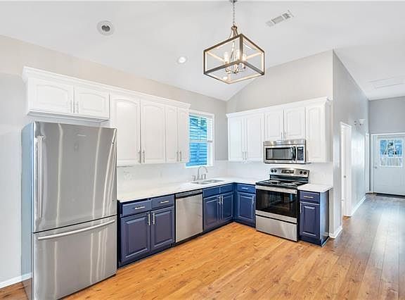 4th image of 2736 Lavender St