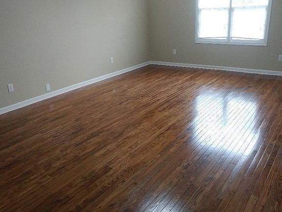 4th image of 111 Glenstone Ct