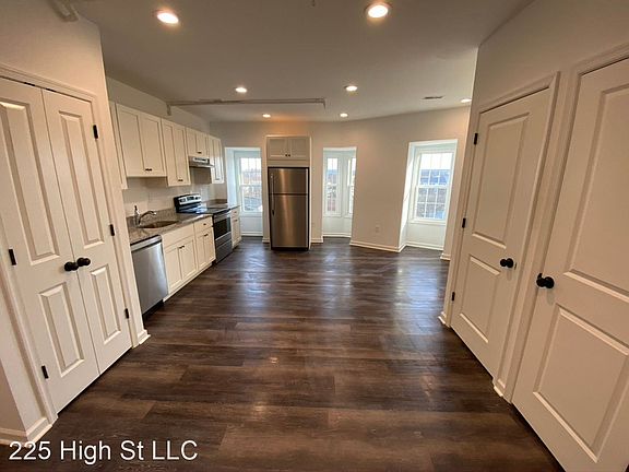 4th image of 225 High St #12