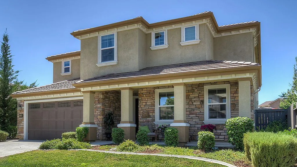1074 Gemwood Way photo 1