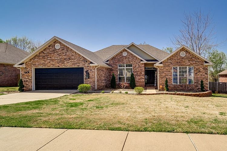 1st image of 702 Arcadia Dr