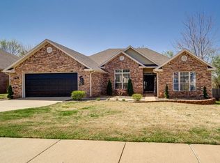 702 Arcadia Dr, Bentonville, AR 72712