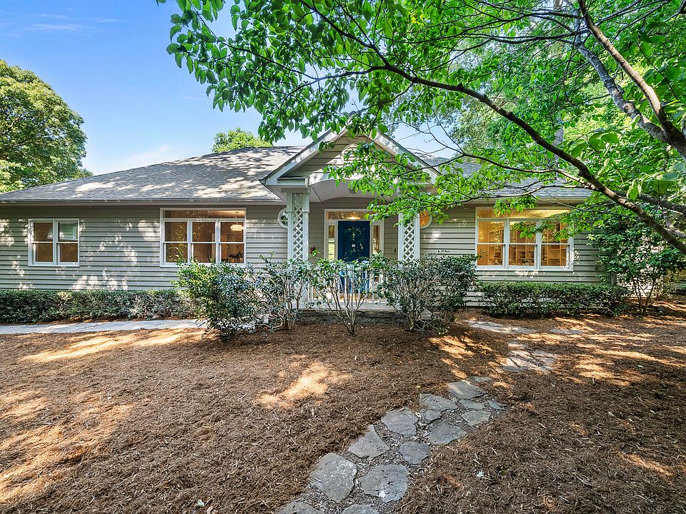 1st image of 407 Ironwoods Dr