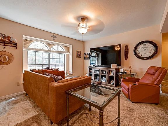 4th image of 101 Laurie Ln