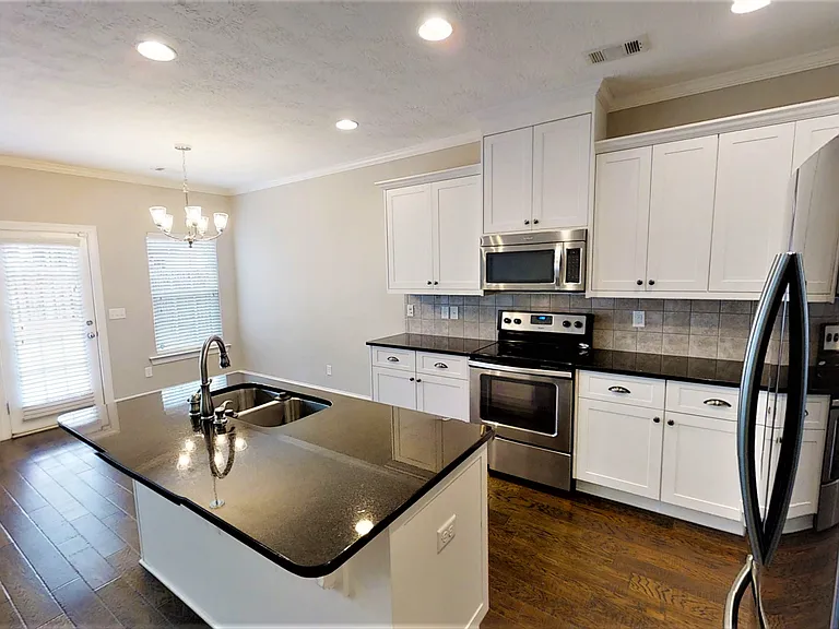 407 Brantley Cove Cir — Photo 4