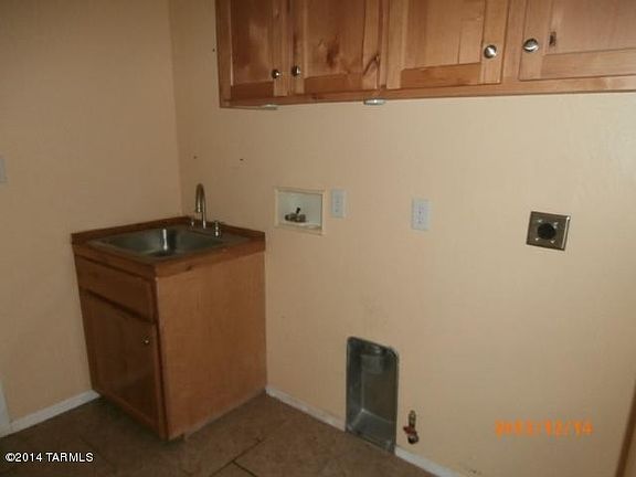 4th image of 3400 N Divide Dr