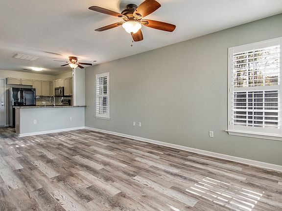5th image of 521 Fenton Pl