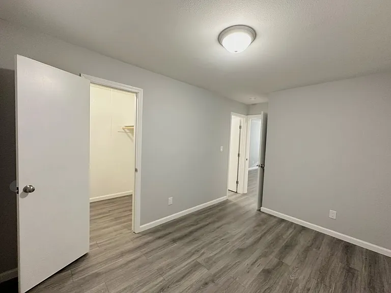 630 N Van Buren St — Photo 11