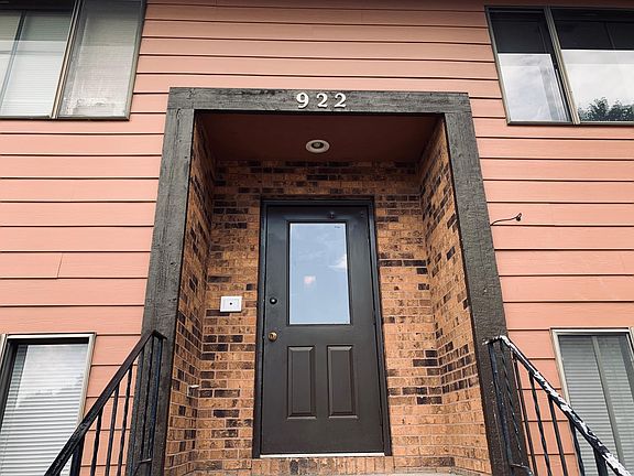 4th image of 922 Boston Way #A2