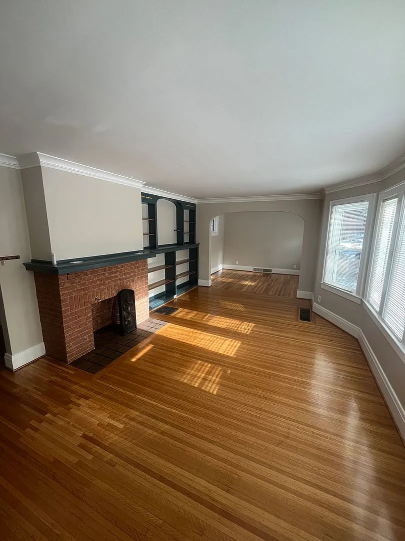 459 N Winton Rd — Photo 2