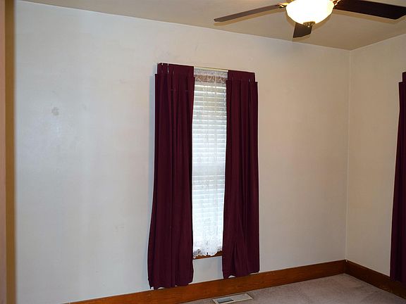 3rd image of 825 E Grove St