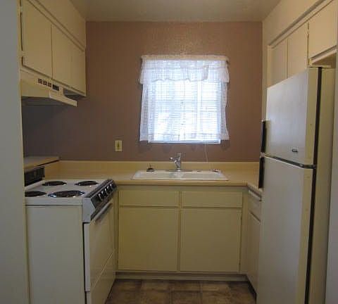 4th image of 13003 Hadley St APT 1