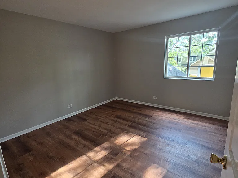 407 Trenton Ct — Photo 11