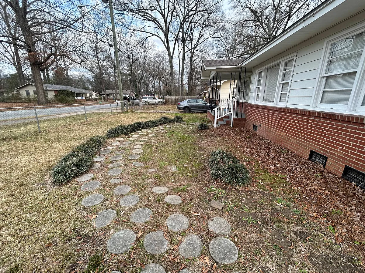Building Photo - 2826 Walker St