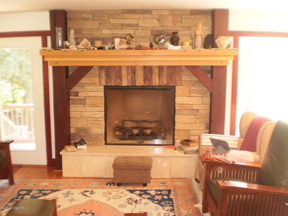 4th image of 1013 Oak Ln