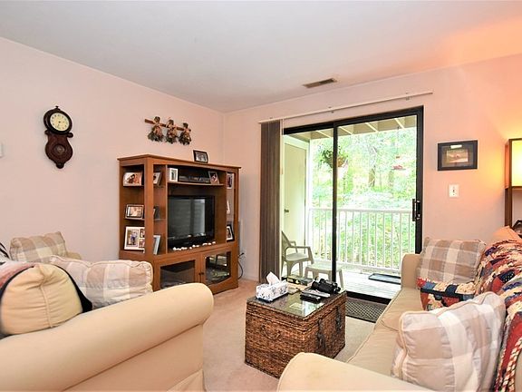 3rd image of 4 Bridgeview Cir Unit 35