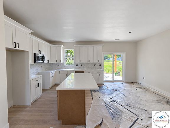 3rd image of 105 W Morgan St