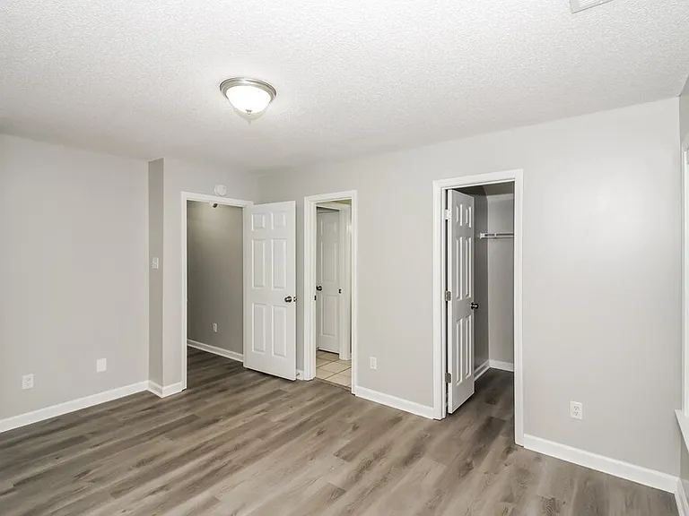 8695 Rogers Park Ave — Photo 13