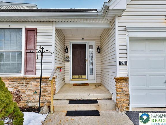 3rd image of 1211 Briarwood Ln