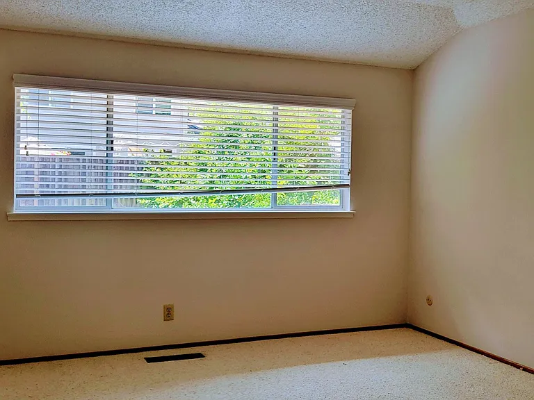 21940 Rucker Dr — Photo 11