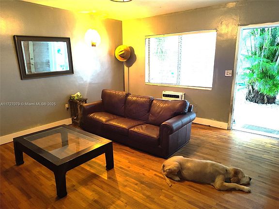 5th image of 7945 Carlyle Ave #2