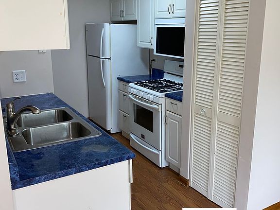 2nd image of 2658 Woodview Ct