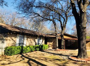 220 Lilac Ln, Azle, TX 76020