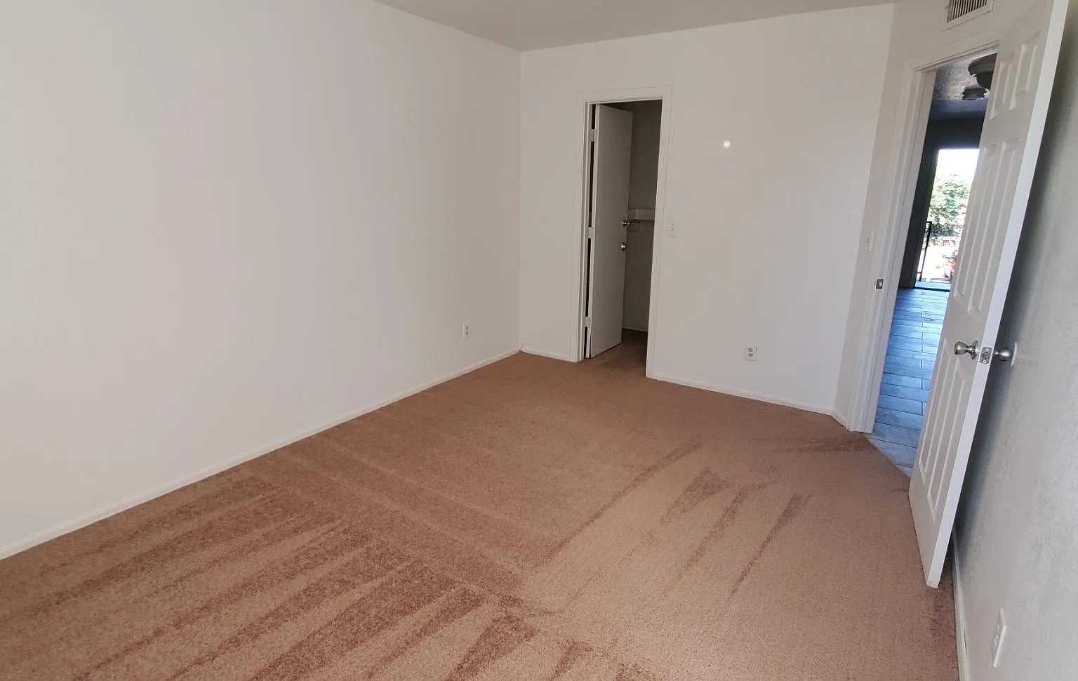 2 bed, 925 sqft, $1,425 — Photo 4