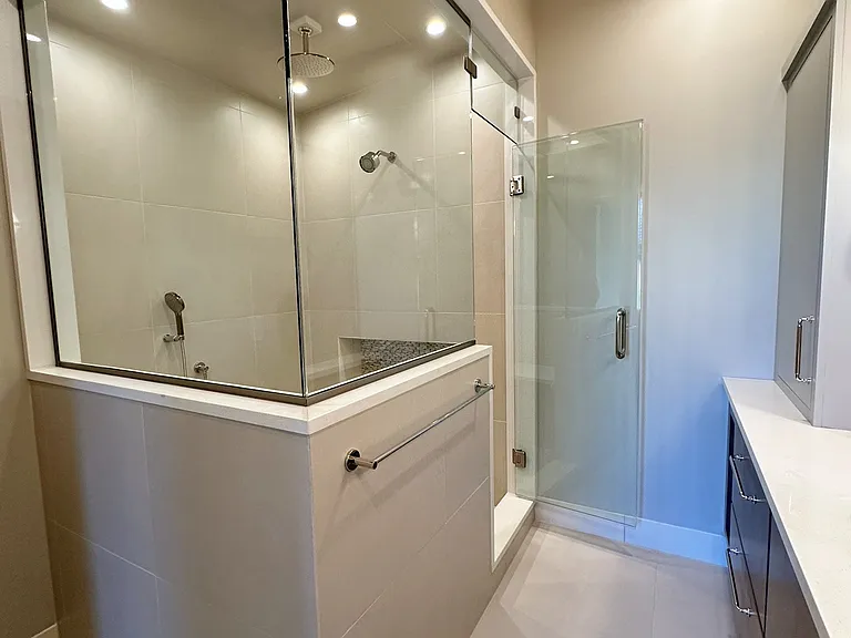 1819 Sarah St — Photo 20