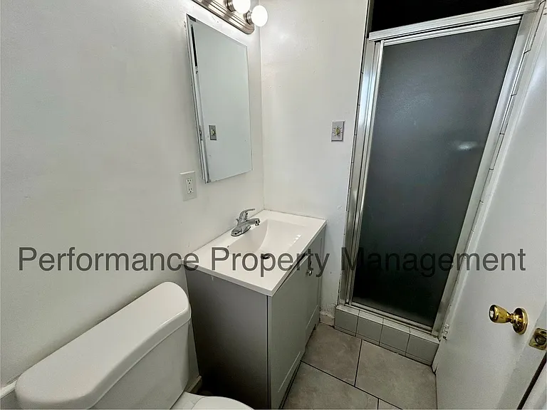2401 Sherwood Ave — Photo 8