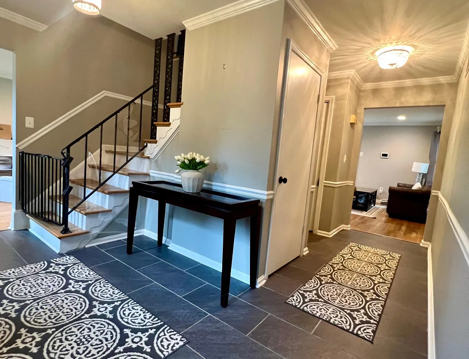 4 bed, 2.5 bath, 2718 sqft, $4,500 — Photo 2