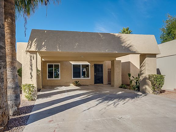 4th image of 524 E Royal Palms Dr