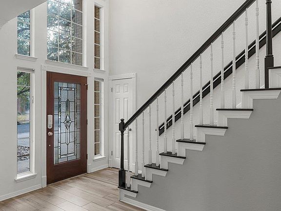 4th image of 1406 Dapplegrey Ln