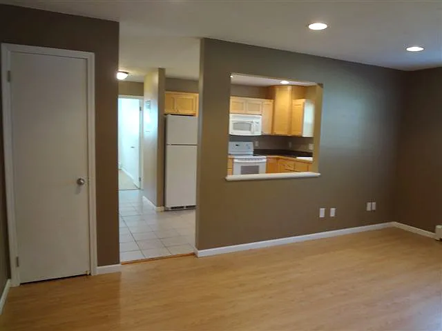 705 E 3rd St #2 — Photo 10