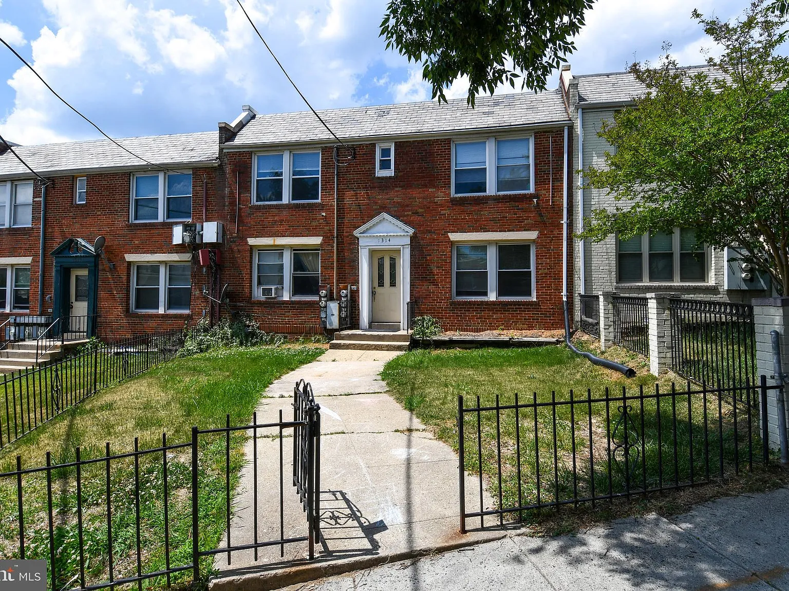 1 bed, 1.0 bath, 2600 sqft, $1,750 — Photo 2
