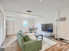 1729 Guilford Ave, Baltimore, MD