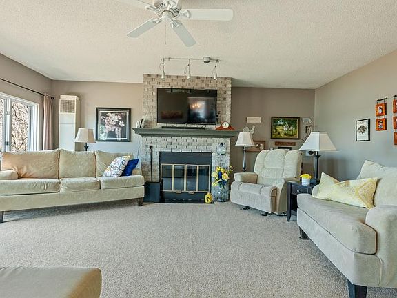 5th image of 9397 Jane Ct N