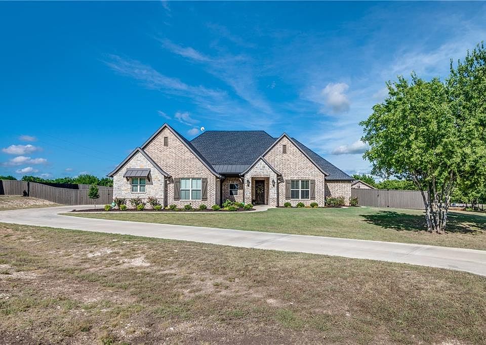 1st image of 108 Pioneer Ct