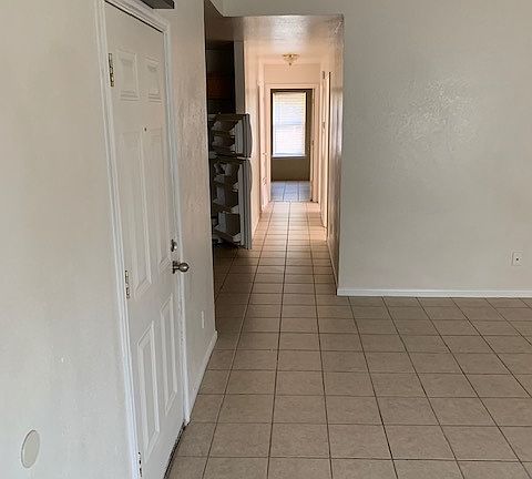 4th image of 811 York Ave
