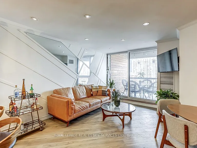 77 Maitland Pl #Penthouse 23 — Photo 10
