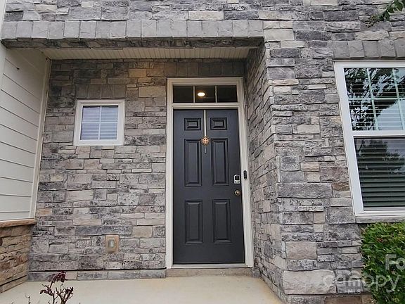 4th image of 450 Sagecroft Ln