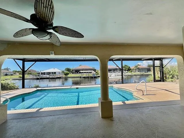 426 NW 37th Pl — Photo 8