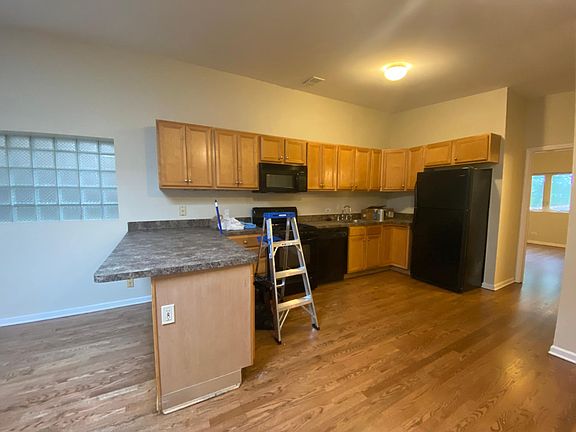 2nd image of 5503 N Clark St #2R