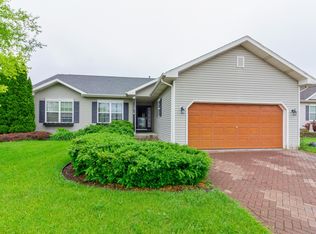 1216 E Pinecrest Ln, Elkhorn, WI 53121