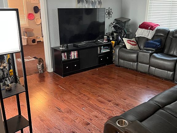 5th image of 1409 W 5th St
