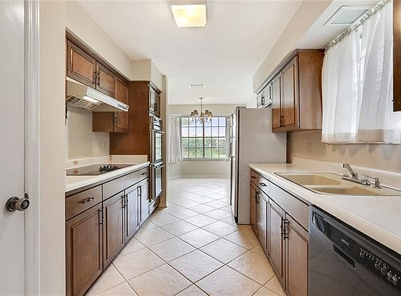 5th image of 73 W Imperial Dr