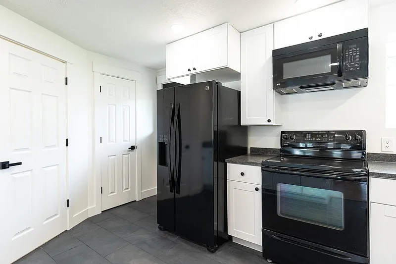 Newly Remodeled Single Level Sandy Home — Photo 4