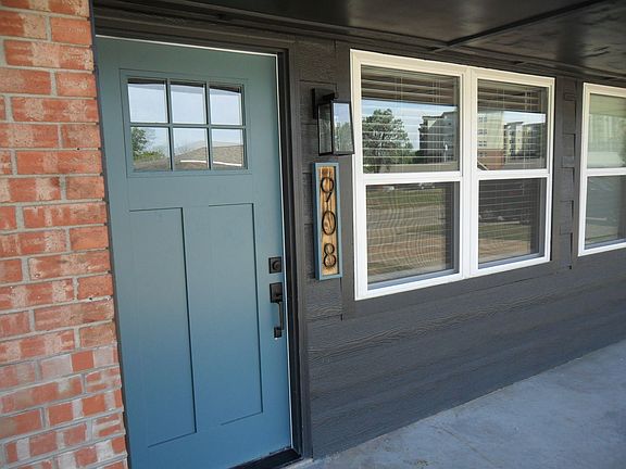 2nd image of 906 Deonne Cir