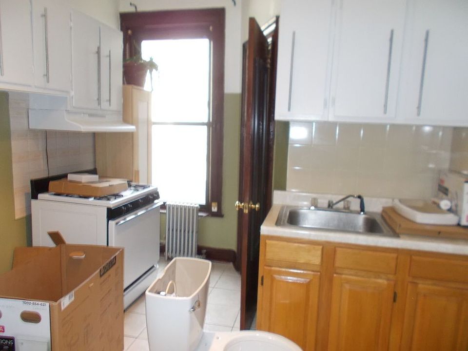 1st image of 439 Lincoln Pl APT 10